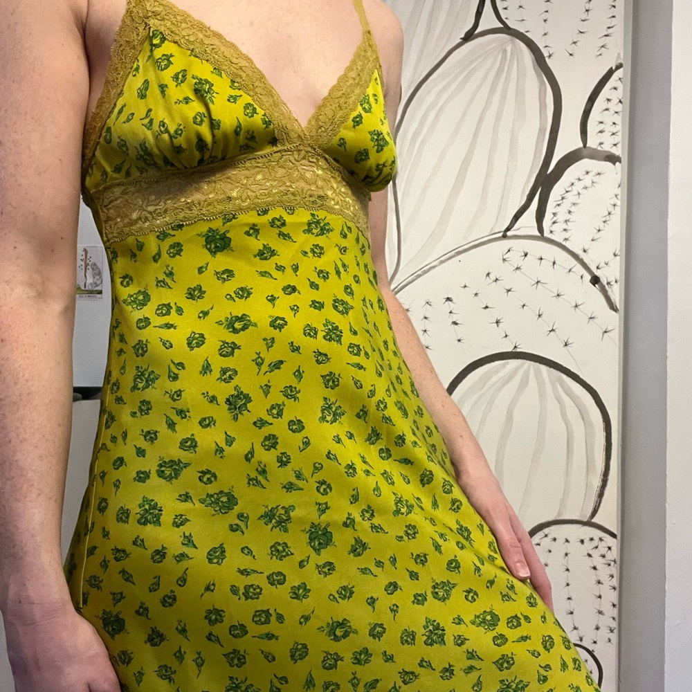 Silky midi slip green with flowers and lace